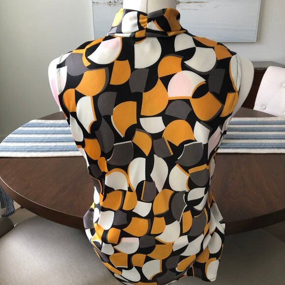 Nine West Sleeveless Abstract Print Bow Tie Top Gold White Grey Sz M NWOT - Picture 5 of 12